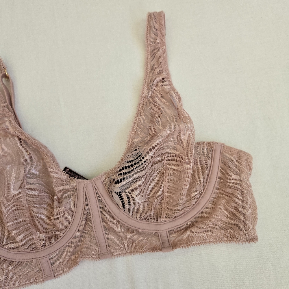 Victoria's Secret Plunge Underwire Bra Lace Pink Size 34B - Picture 3 of 11